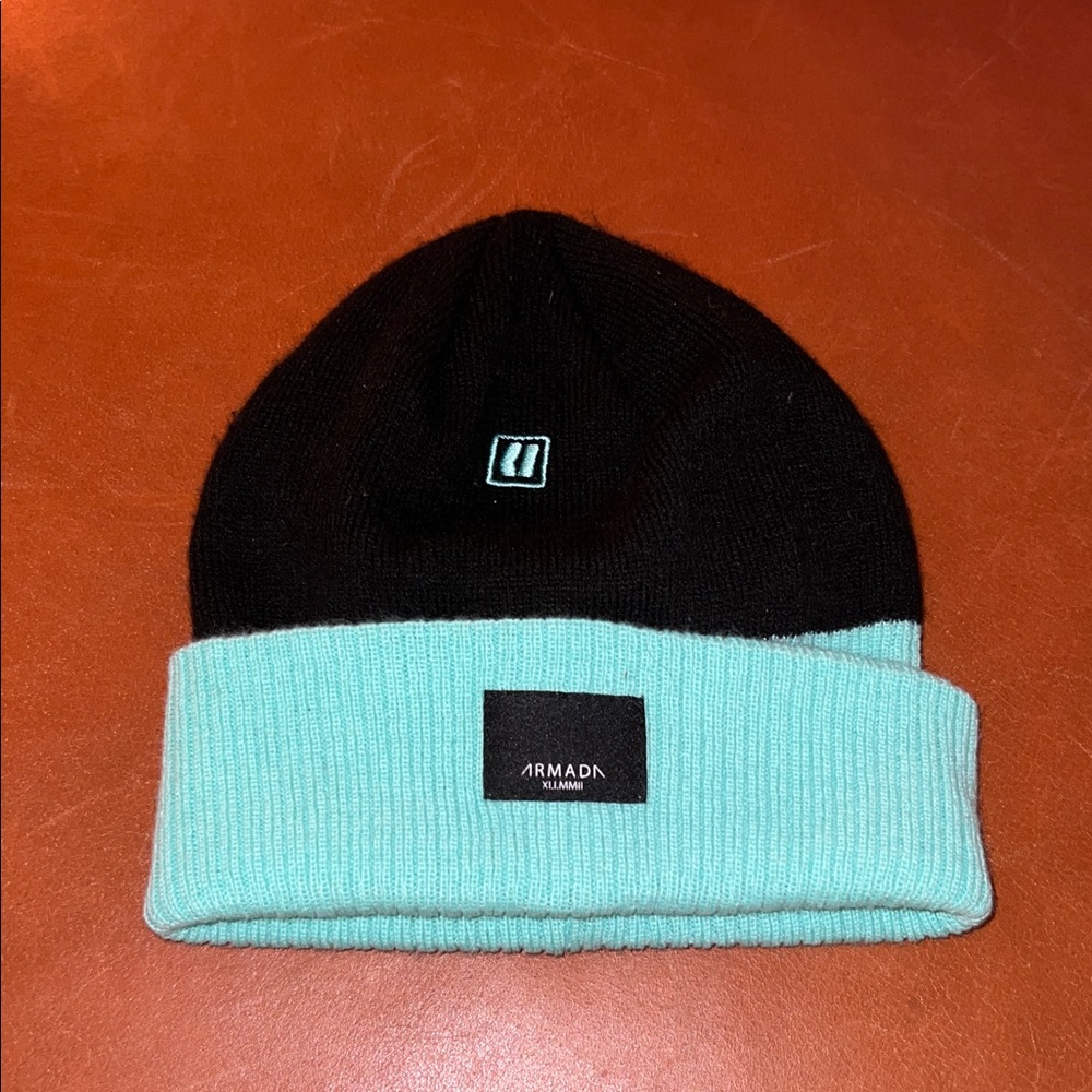 Armada Women's Black and Mint Beanie